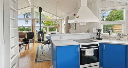 Cozy summer house with full sea view