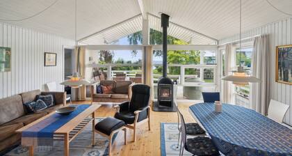 Cozy summer house with full sea view