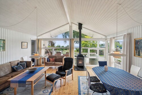 Cozy summer house with full sea view