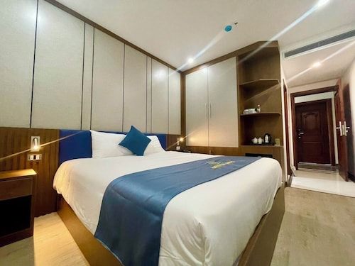 Crystal Holiday Halong Hotel