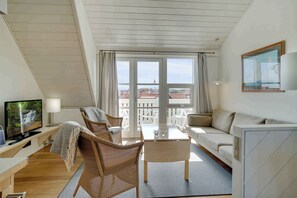 Tv och ett bordtennisbord