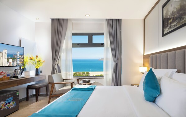 Deluxe Double Room, Sea View | Beach/ocean view - Avari Hotel (Nha Trang)