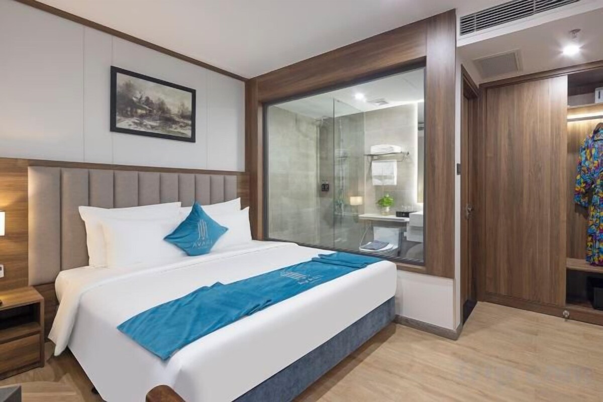 Literie de qualité, couette en duvet, lit avec matelas à plateau-coussin