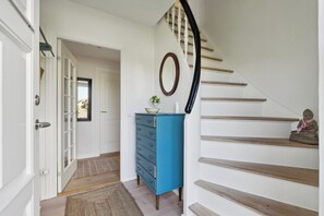 Interior - Beautiful yellow country villa by the water (Millinge)