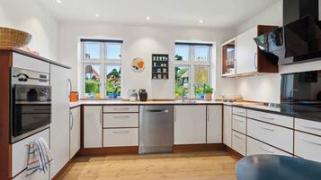 Réfrigérateur, four, plaque de cuisson, lave-vaisselle