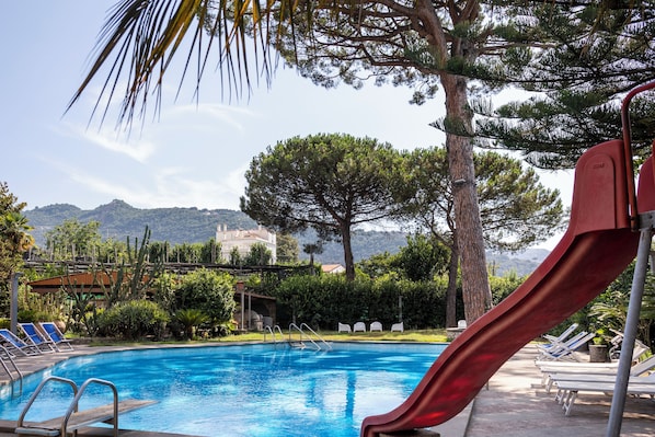 Seasonal outdoor pool, open 9:00 AM to 7:00 PM, pool umbrellas