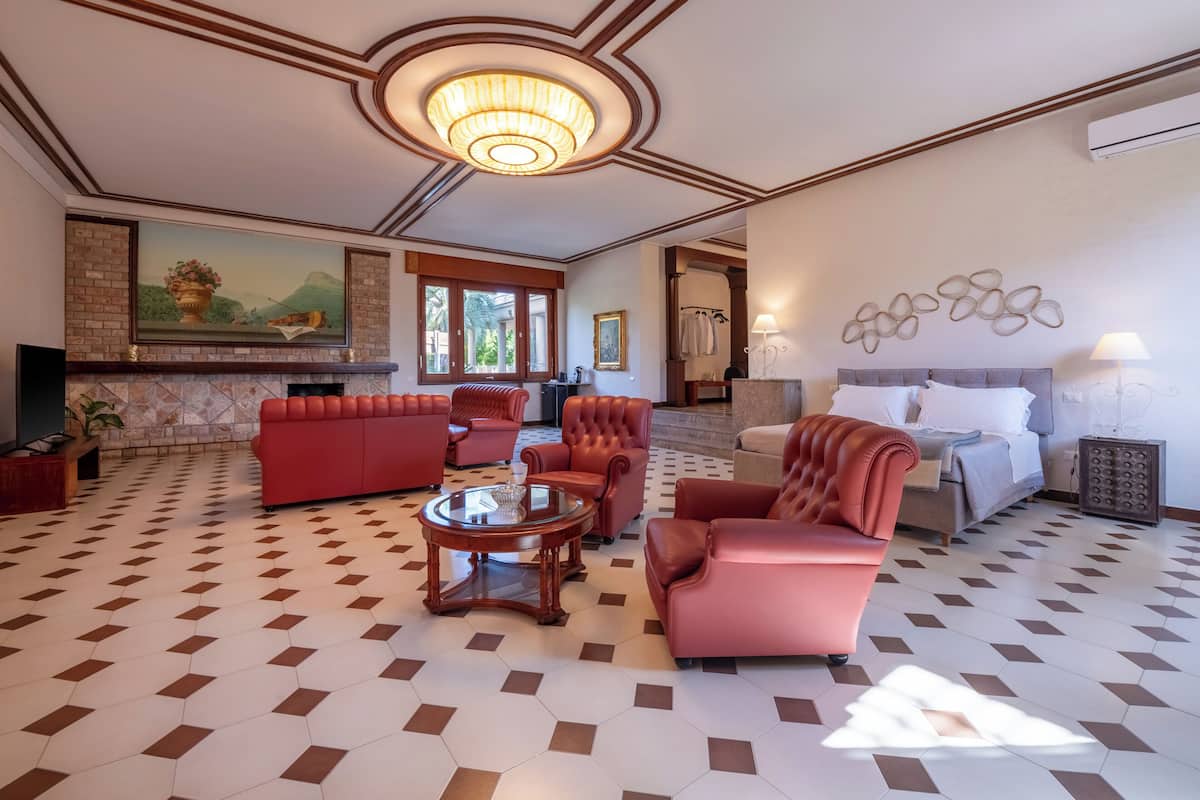 Superior Suite, Garden View | 2 bedrooms, hypo-allergenic bedding, down duvets, minibar