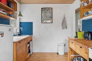 Kühlschrank, Ofen, Herdplatte, Wasserkocher