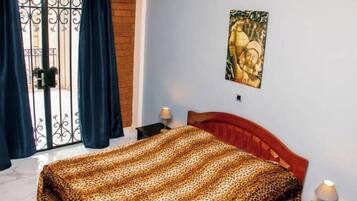 3 chambres, fer et planche Ă repasser, draps fournis