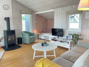 Fireplace - Fantastic view and 150 meters to the beach (Juelsminde)