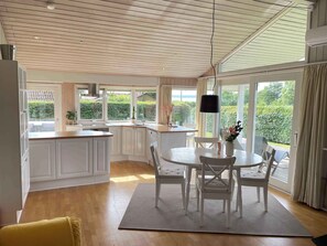 Dining - Fantastic view and 150 meters to the beach (Juelsminde)