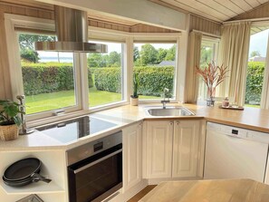 Fridge, oven, stovetop, dishwasher - Fantastic view and 150 meters to the beach (Juelsminde)