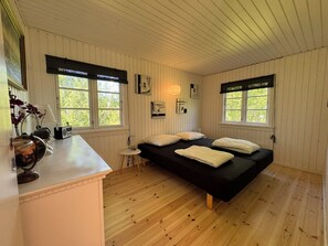 3 bedrooms, free WiFi - Big renovated cottage with soul and love (Grevinge)