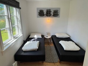 3 bedrooms, free WiFi - Big renovated cottage with soul and love (Grevinge)