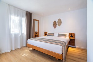 Minibar, espacio para trabajar con un portátil, wifi gratis