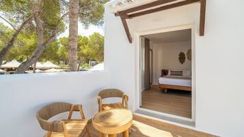 Minibar, espacio para trabajar con un portátil, wifi gratis