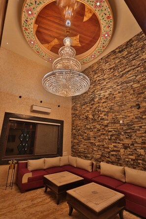 32-inch LED TV with satellite channels - Hotel Candle Wood By A Plus Hospitality (Udaipur)