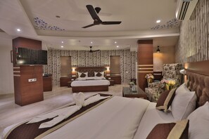Family Room | Egyptian cotton sheets, premium bedding, individually decorated - Hotel Candle Wood By A Plus Hospitality (Udaipur)