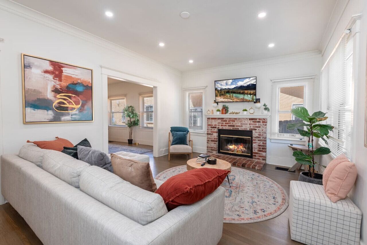 Luxury 3BR Gem with Hot Tub