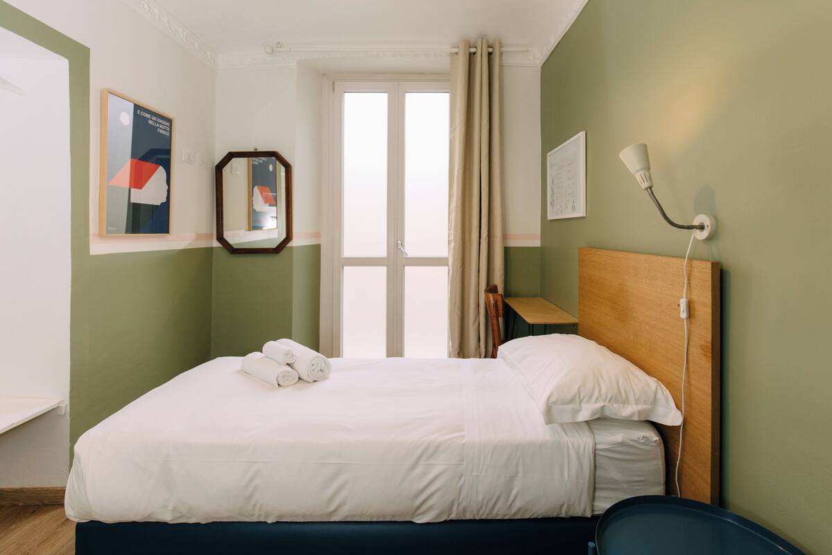 Single room with balcony | WiFi (free), bed sheets