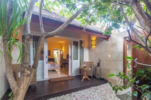 Deluxe Bungalov, Havuz Manzaralı (Mango Retreat) | Teras/veranda