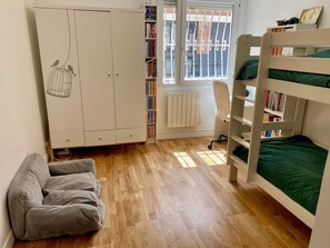 3 bedrooms, iron/ironing board, WiFi - 3 Bedroom Apartment in Paris (Paris)