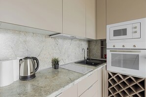 Comfort Apartment, City View | Private kitchen | Full-size fridge, microwave, oven, stovetop - Apartment on Mayak Minsk (Minsk)