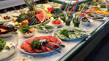 TĂ€gliches inbegriffenes FrĂŒhstĂŒcksbuffet