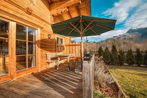 Outdoor dining - 2 bedroom chalet in kitzbã¼hel (Kitzbühel)