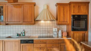 Microwave, stovetop, dishwasher