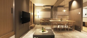 M/W HOTEL