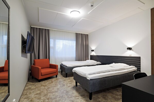 Chambre Standard avec lits jumeaux, vue partielle sur le lac | Wi-Fi gratuit