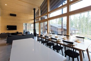 Villa, 5 Bedrooms, Partial Lake View | Living area