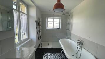 Dusche, Handtücher, Seife, Toilettenpapier