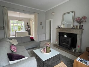 Fireplace - Beautiful family home  (Saint-Philbert-de-Grand-Lieu)