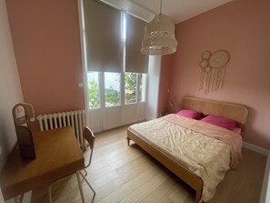 5 chambres, fer et planche à repasser, Wi-Fi, draps fournis