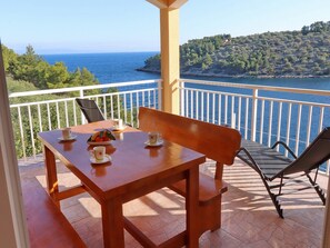 House (Four bedroom Holiday Home with Terrac) | Terrace/patio