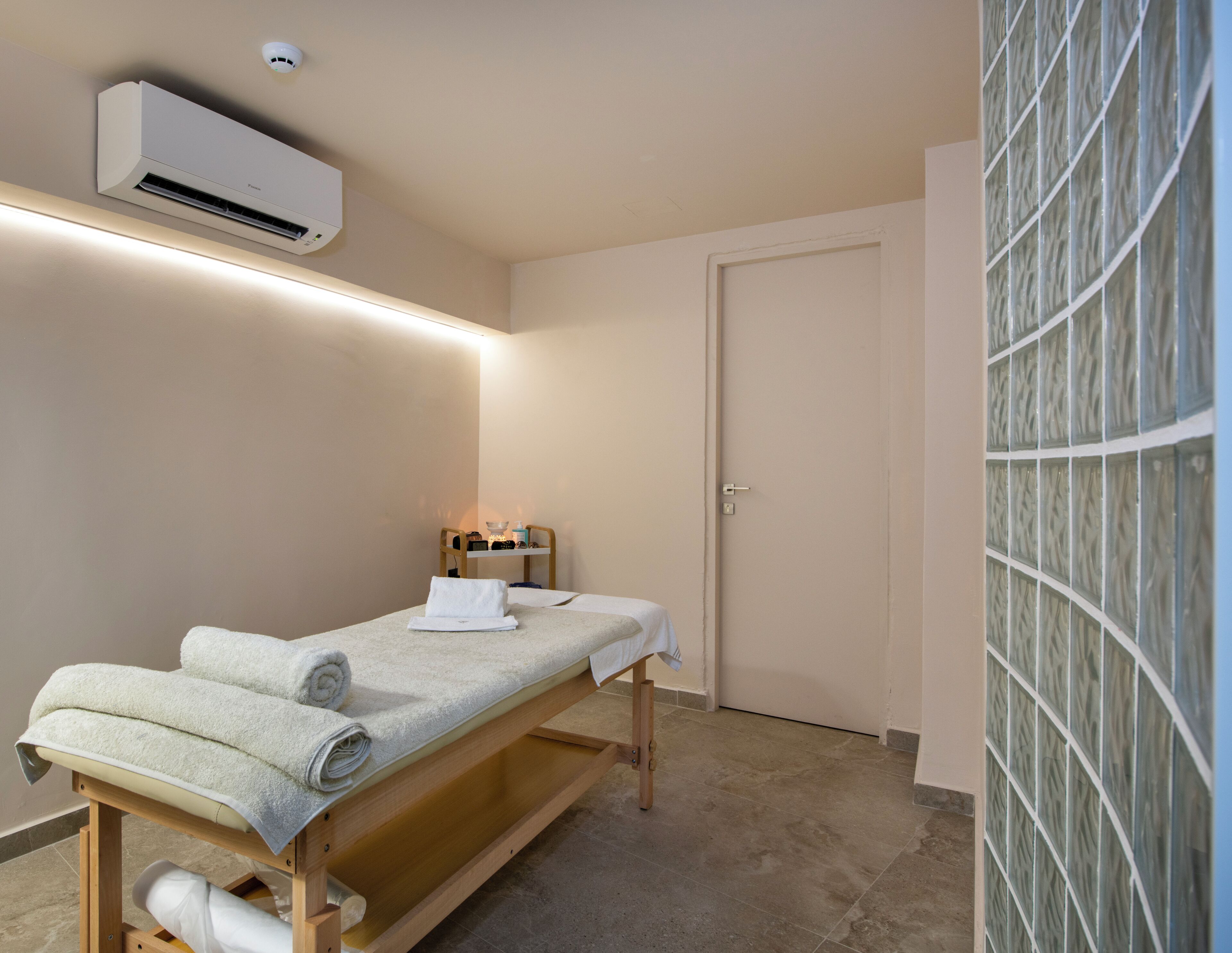 Bastu, ångbastu, kroppsbehandlingar och aromaterapi