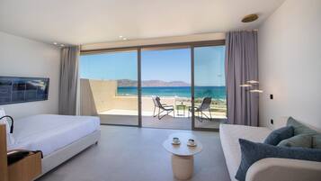 Suite Supérieure, balcon, vue mer | Minibar, coffres-forts dans les chambres, ameublement personnalisé