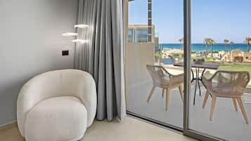 Premium Double Sea View | Minibar, in-room safe, individually furnished, desk