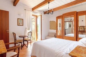 2 多间卧室、旅行婴儿床、WiFi、床单