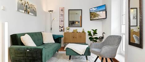 TV, table football, books, stereo