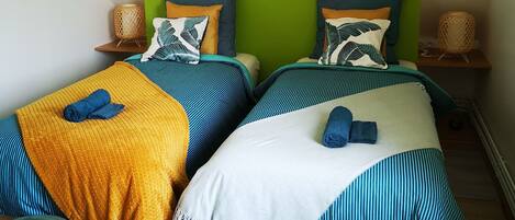 1 chambre, bureau, draps fournis