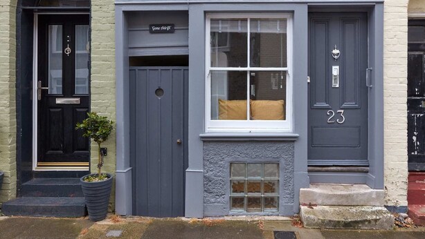 Unclassified image, 1 of 18, button