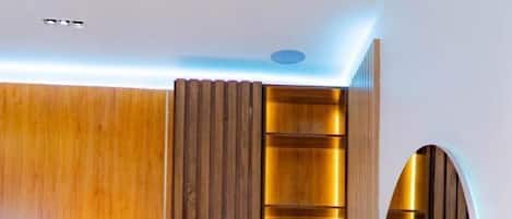 Luxury Apartment | 3 bedrooms, in-room safe, desk, blackout drapes