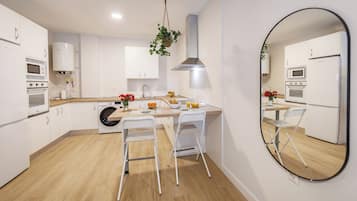 Departamento, 1 habitación | Cocina privada | Refrigerador, microondas, horno y tostadora