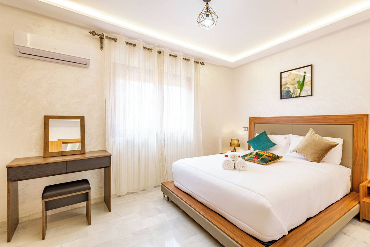Comfort Apartment | Down duvets, memory-foam beds, minibar, desk