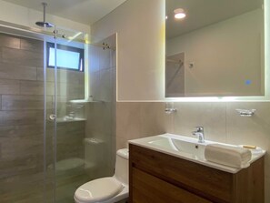 Bruser, hårtørrer, håndklæder