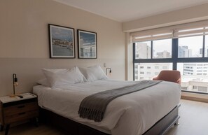 3 habitaciones, escritorio, tabla de planchar con plancha y wifi 