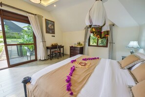 ห้องเอ็กเซกคิวทีฟดับเบิล, วิวสวน | เตียงพร้อมฟูกเสริมที่นอน, ห้องพักตกแต่งอย่างมีเอกลักษณ์